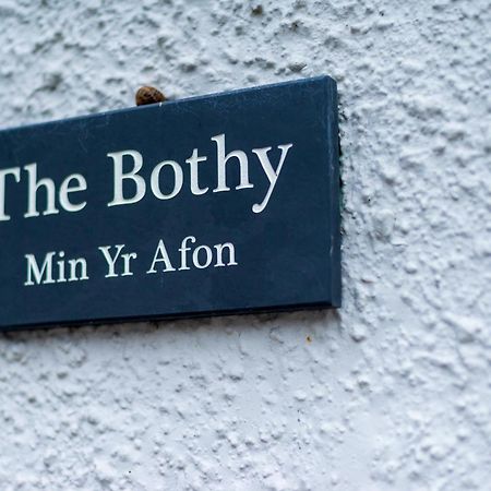 Riverside Bothy In Heart Of Scenic Harbour Village Solva Exteriör bild