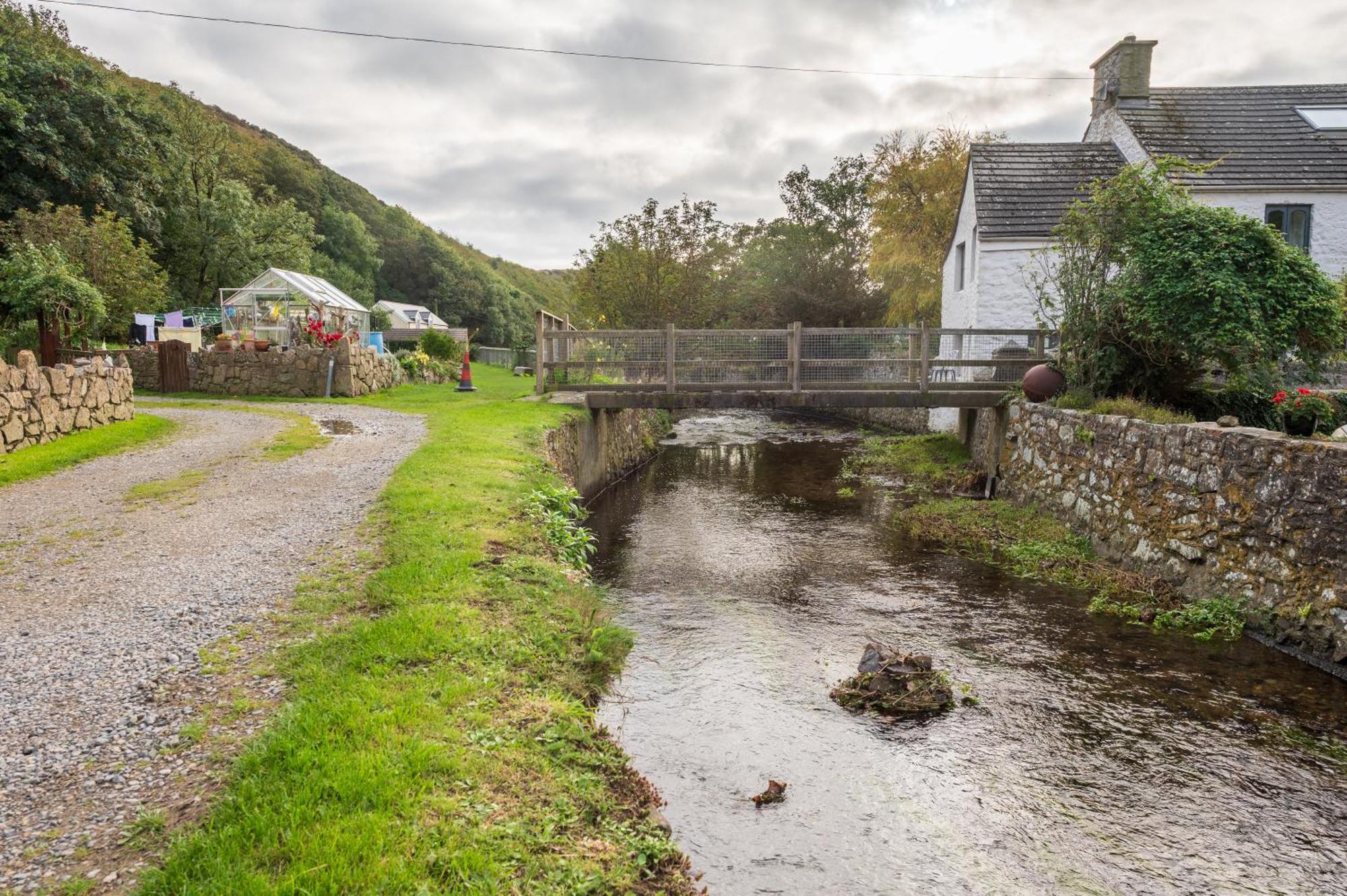 Riverside Bothy In Heart Of Scenic Harbour Village Solva Exteriör bild