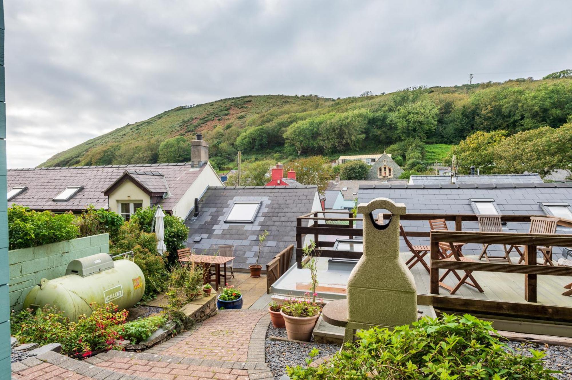 Riverside Bothy In Heart Of Scenic Harbour Village Solva Exteriör bild